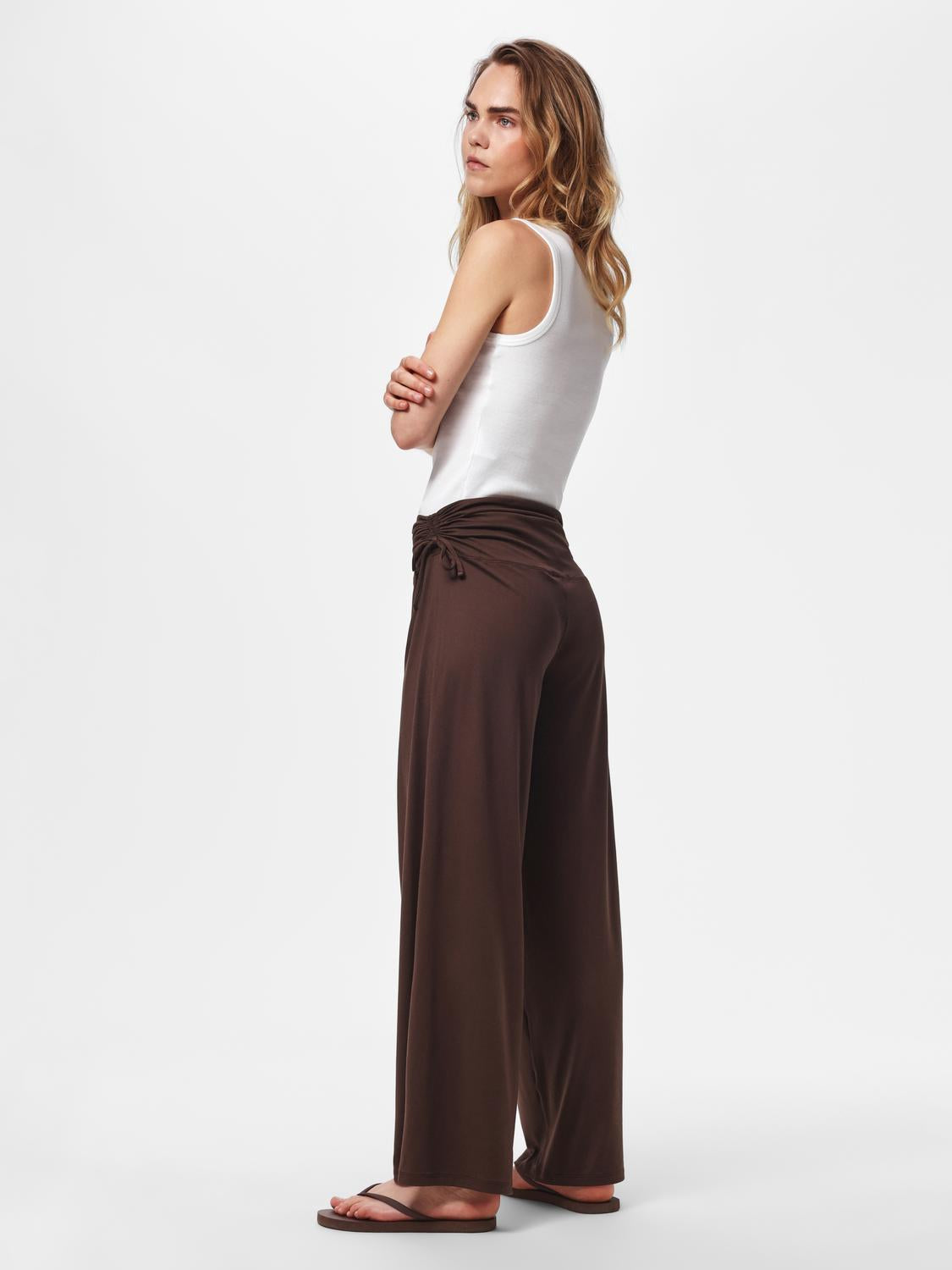 model_shot-back